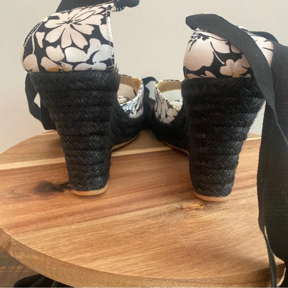 Woman's BURBERRY Floral Black White Espadrille Open Toe Size 40 Ankle Strap